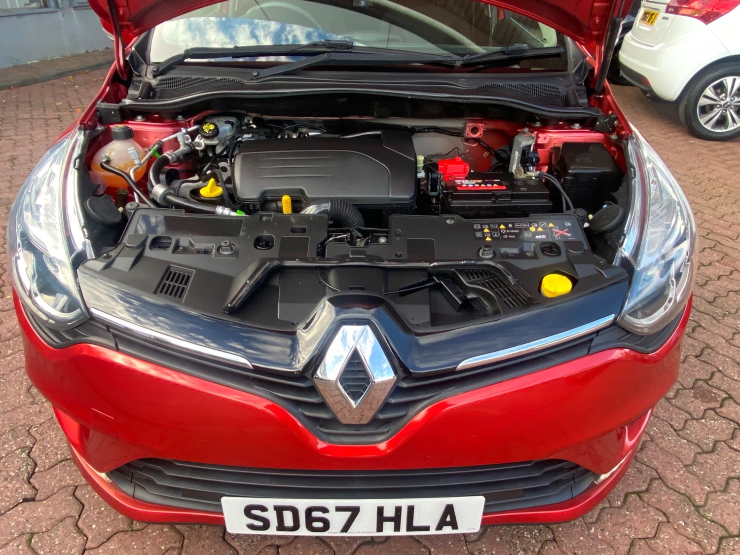 Renault Clio Listing Image