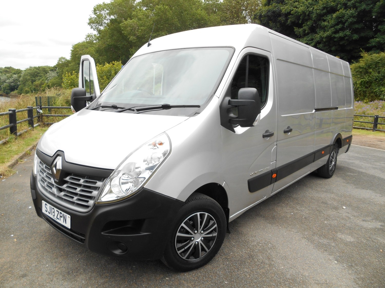 Renault Master Listing Image