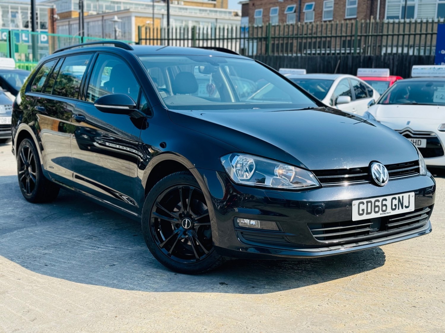 Volkswagen Golf Listing Image