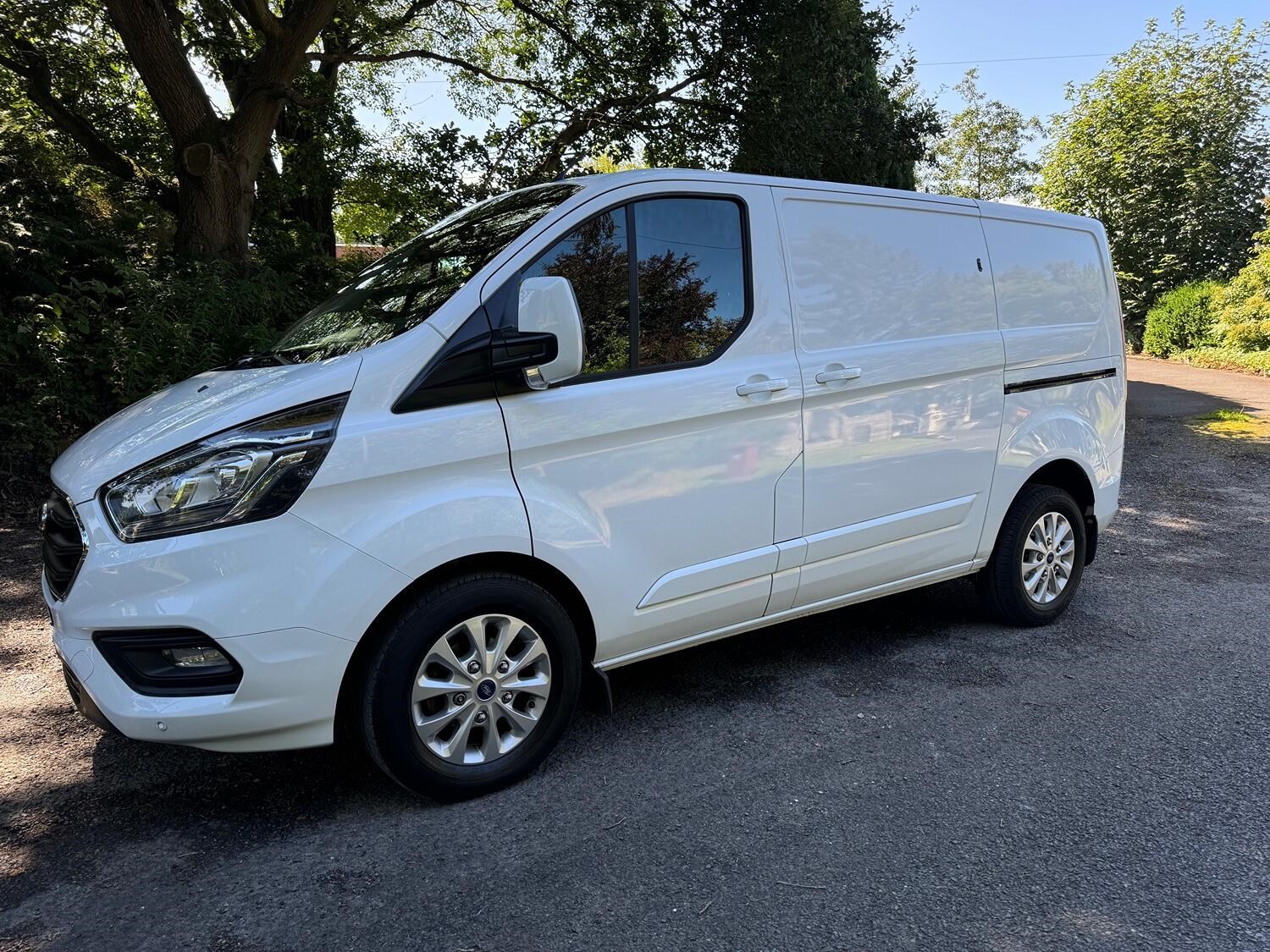 Ford Transit Custom Listing Image