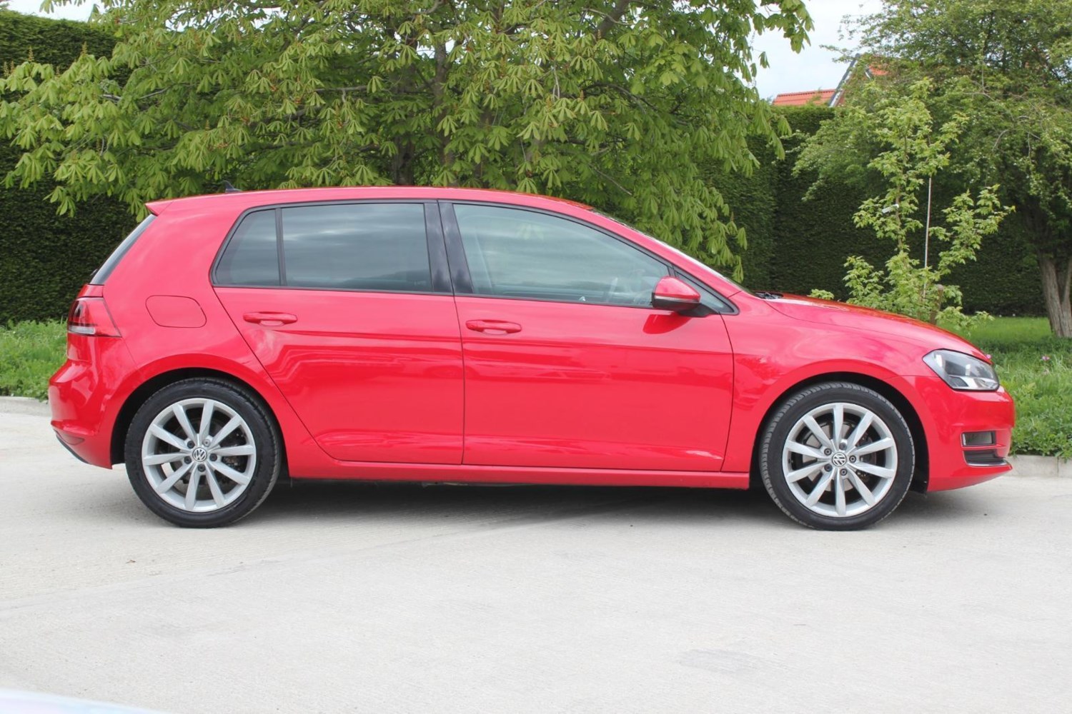 Volkswagen Golf Listing Image