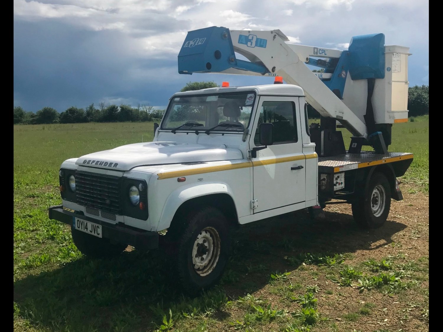 Land Rover Defender Listing Image