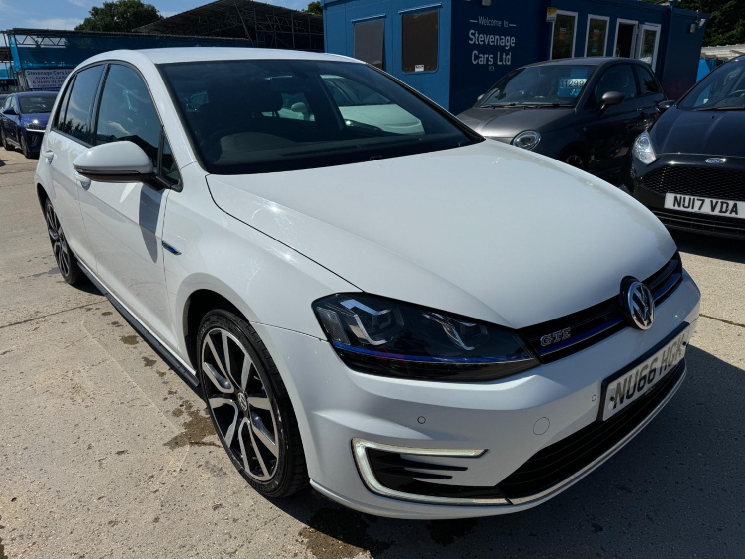 Volkswagen Golf Listing Image