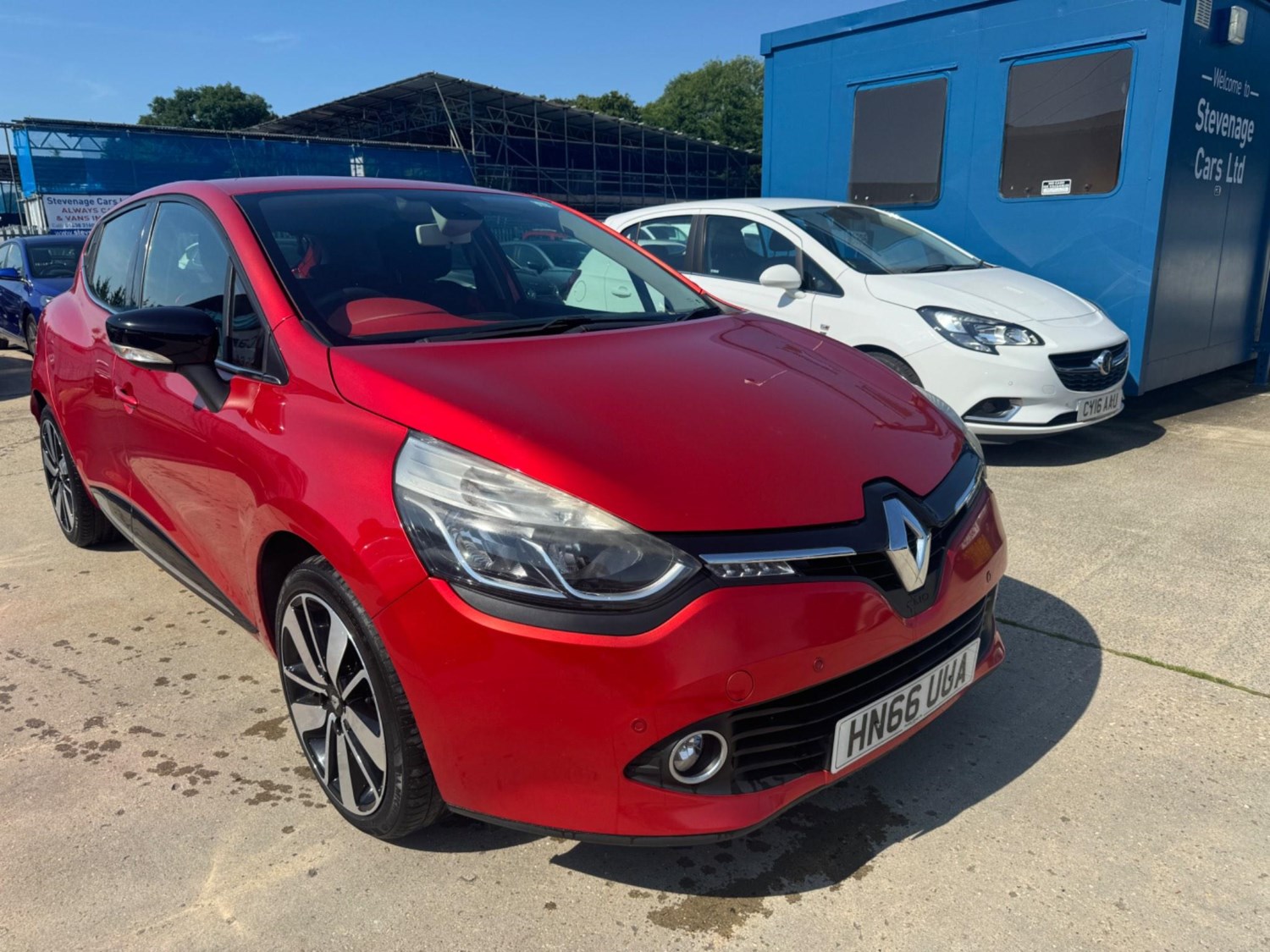 Renault Clio Listing Image