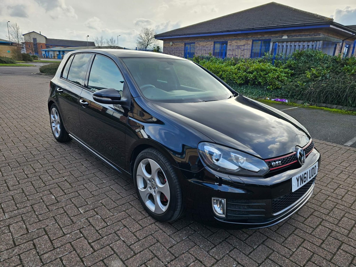 Volkswagen Golf Listing Image