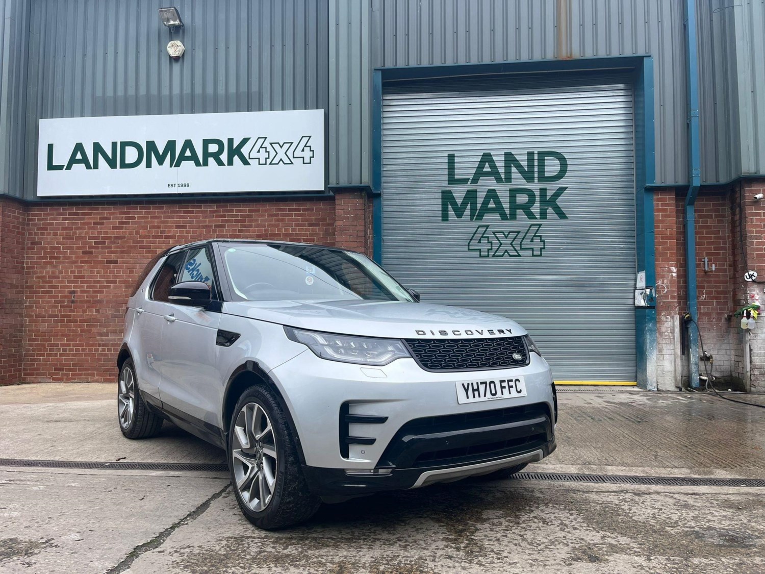 Land Rover Discovery Listing Image