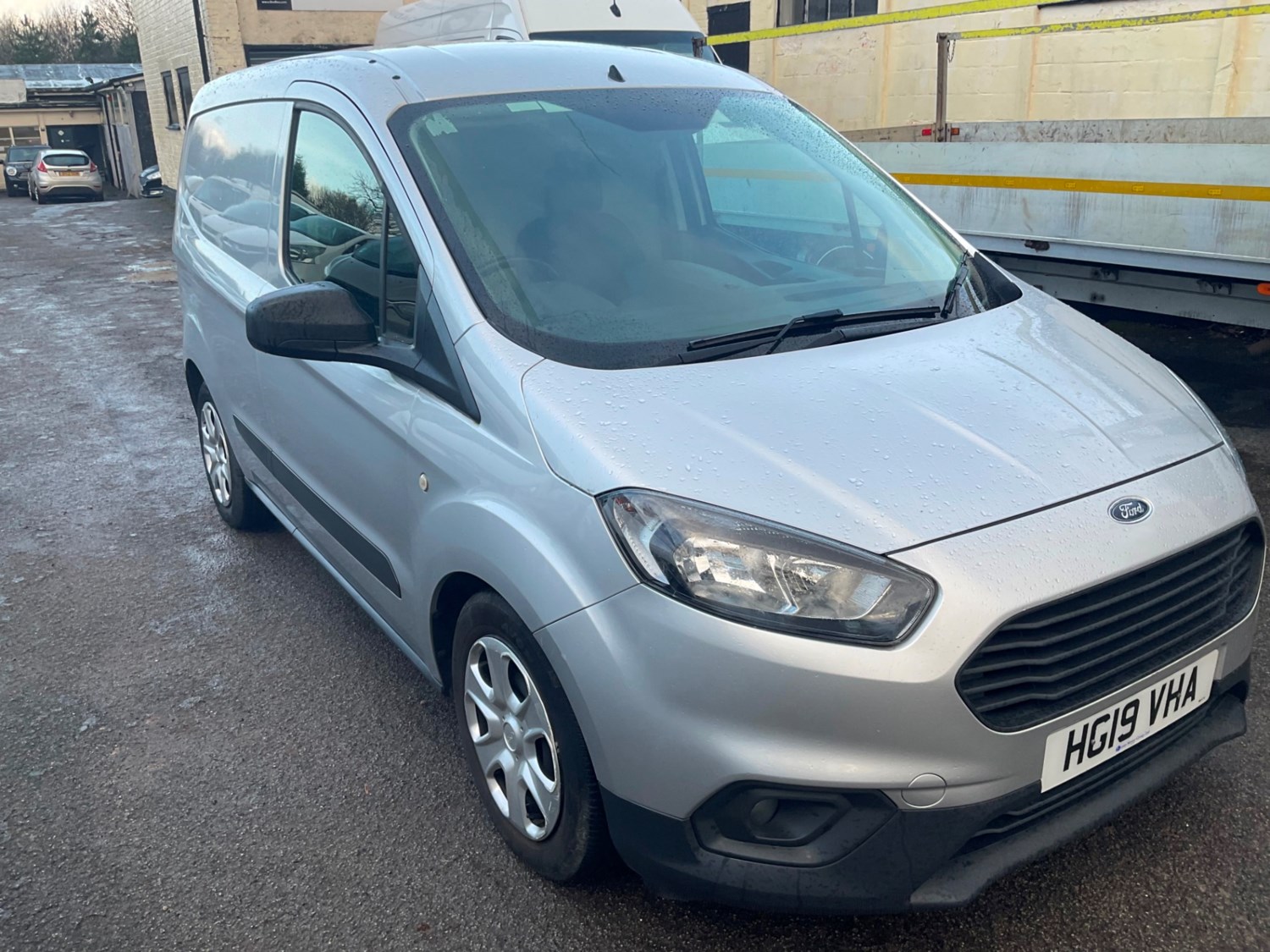 Ford Transit Courier Listing Image