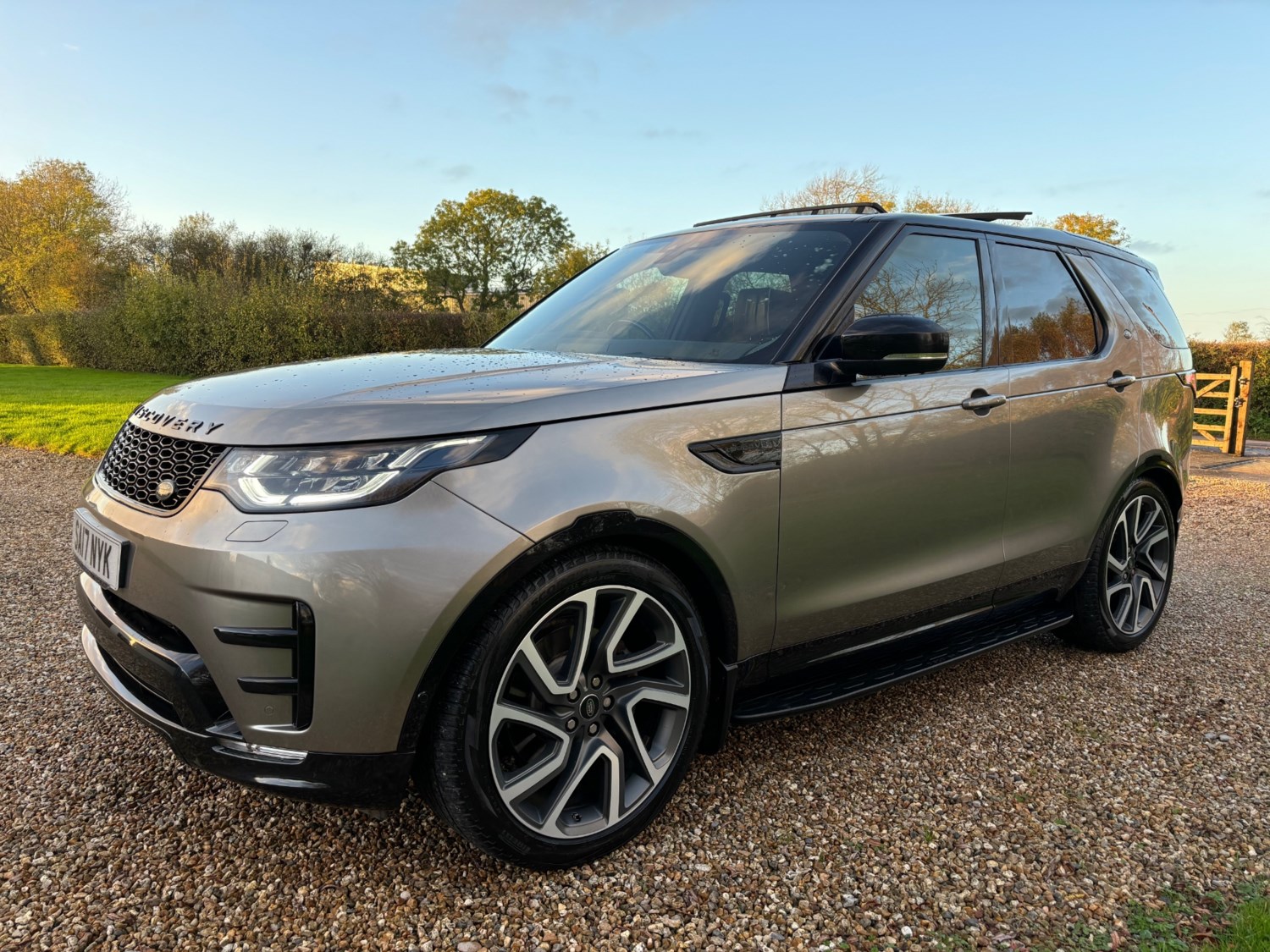 Land Rover Discovery Listing Image