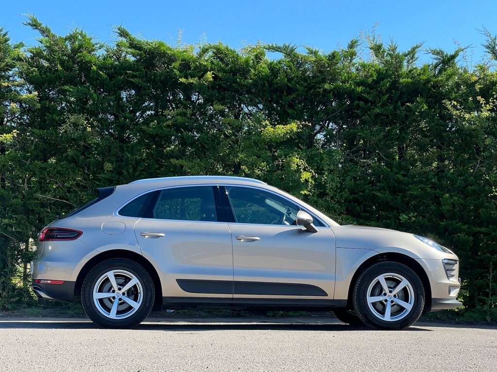 Porsche Macan Listing Image