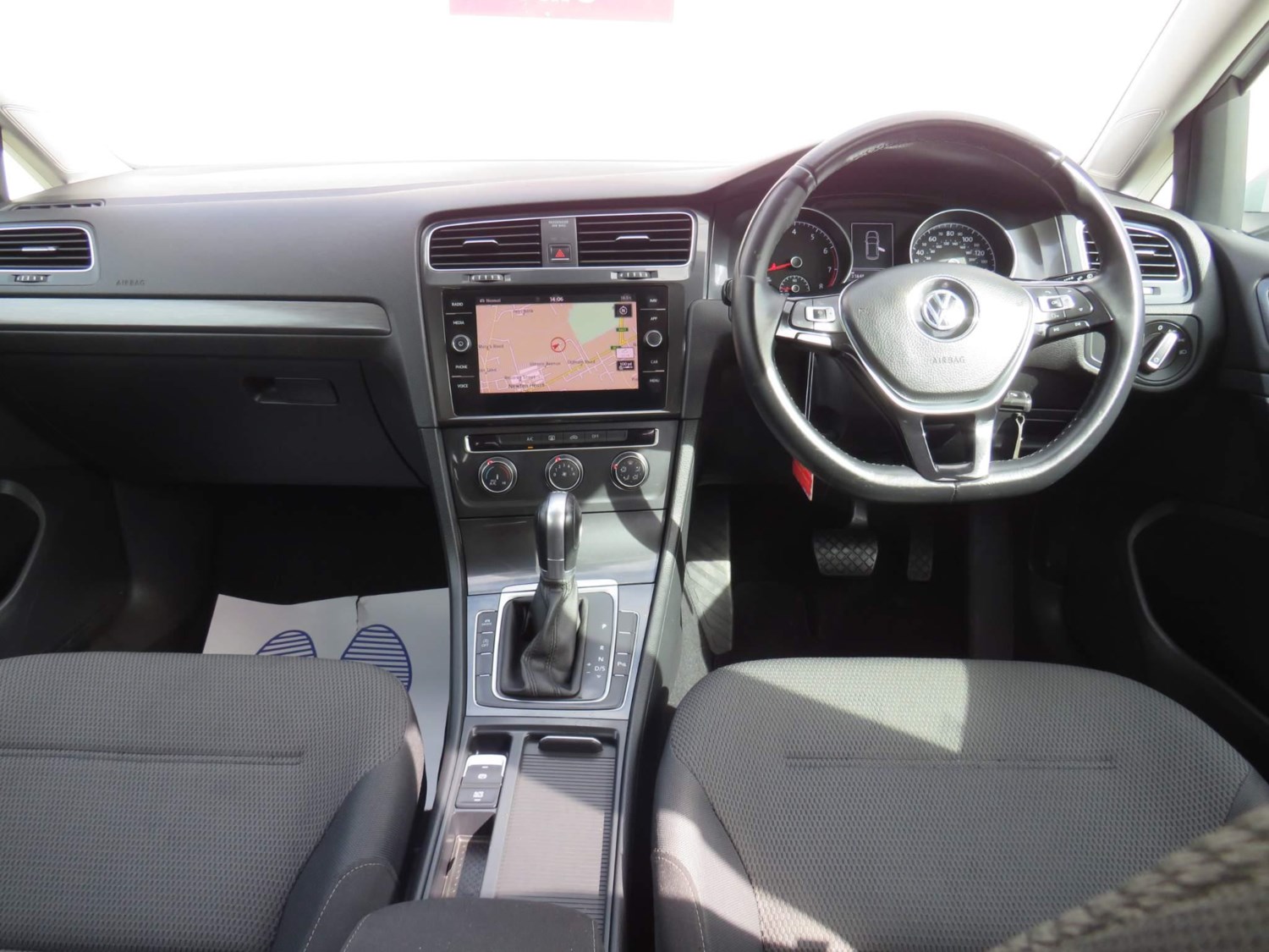 Volkswagen Golf Listing Image