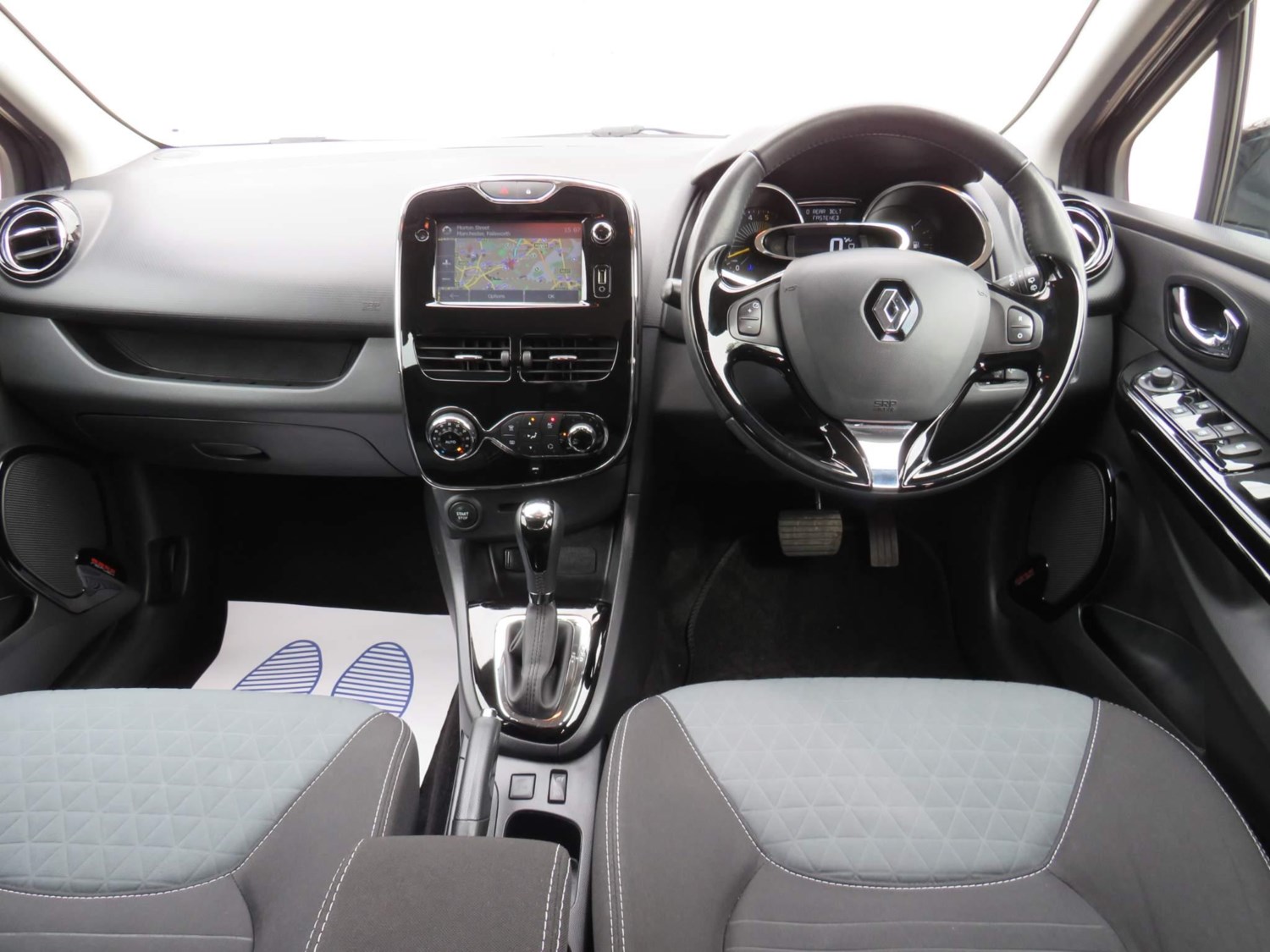 Renault Clio Listing Image