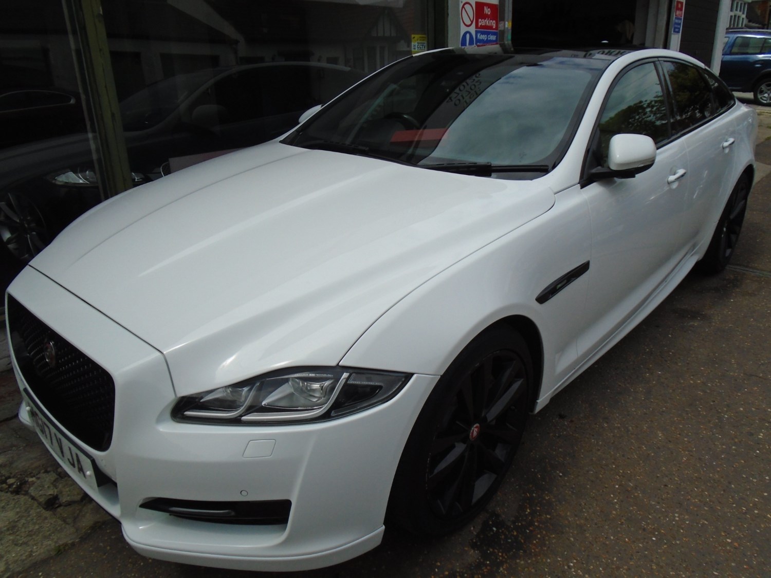 Jaguar XJ Listing Image