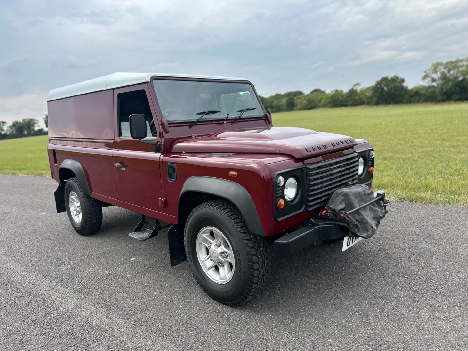 Land Rover Defender Listing Image