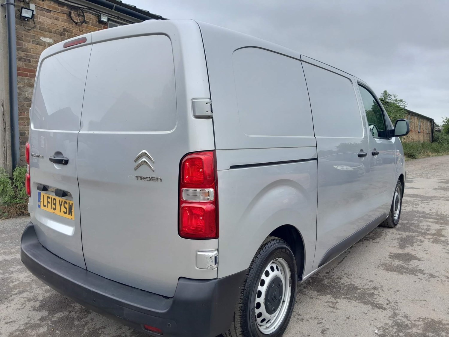 Citroen Dispatch Listing Image