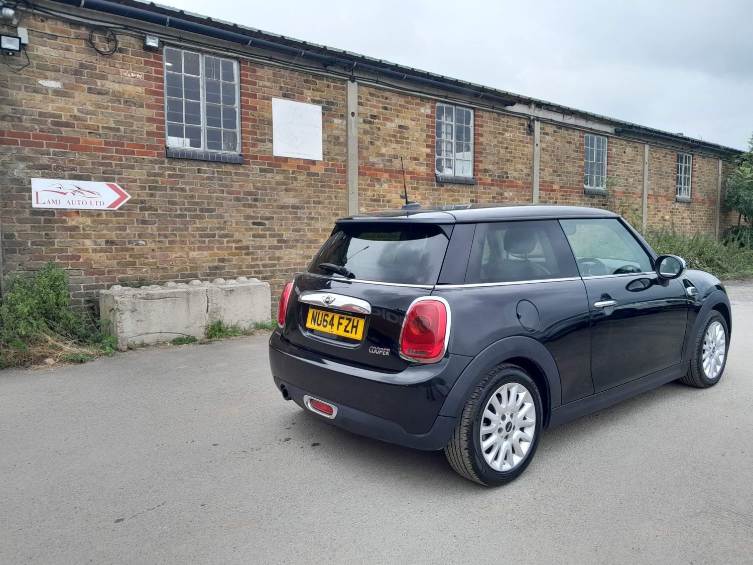 MINI Hatch Listing Image