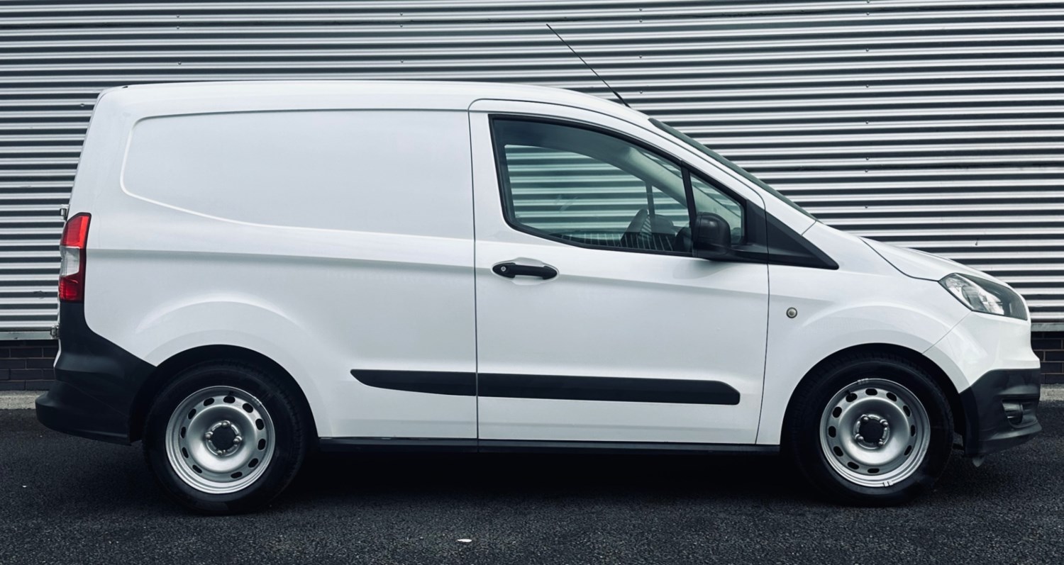 Ford Transit Courier Listing Image