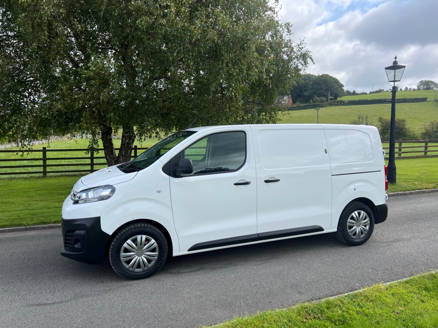 Citroen Dispatch Listing Image