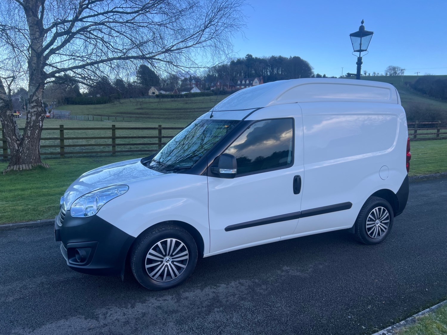 Vauxhall Combo Listing Image