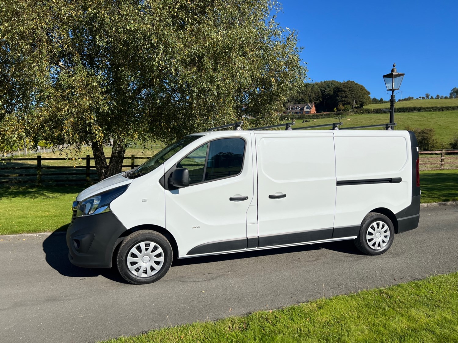 Vauxhall Vivaro Listing Image