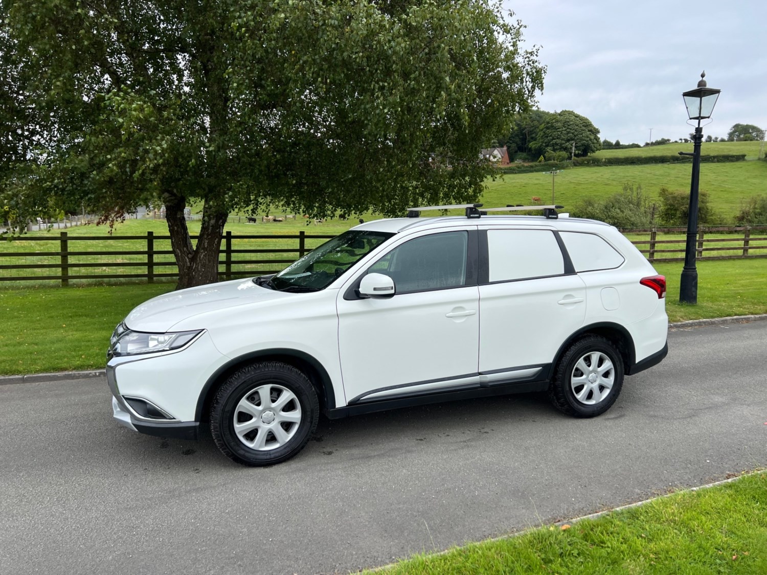 Mitsubishi Outlander Listing Image