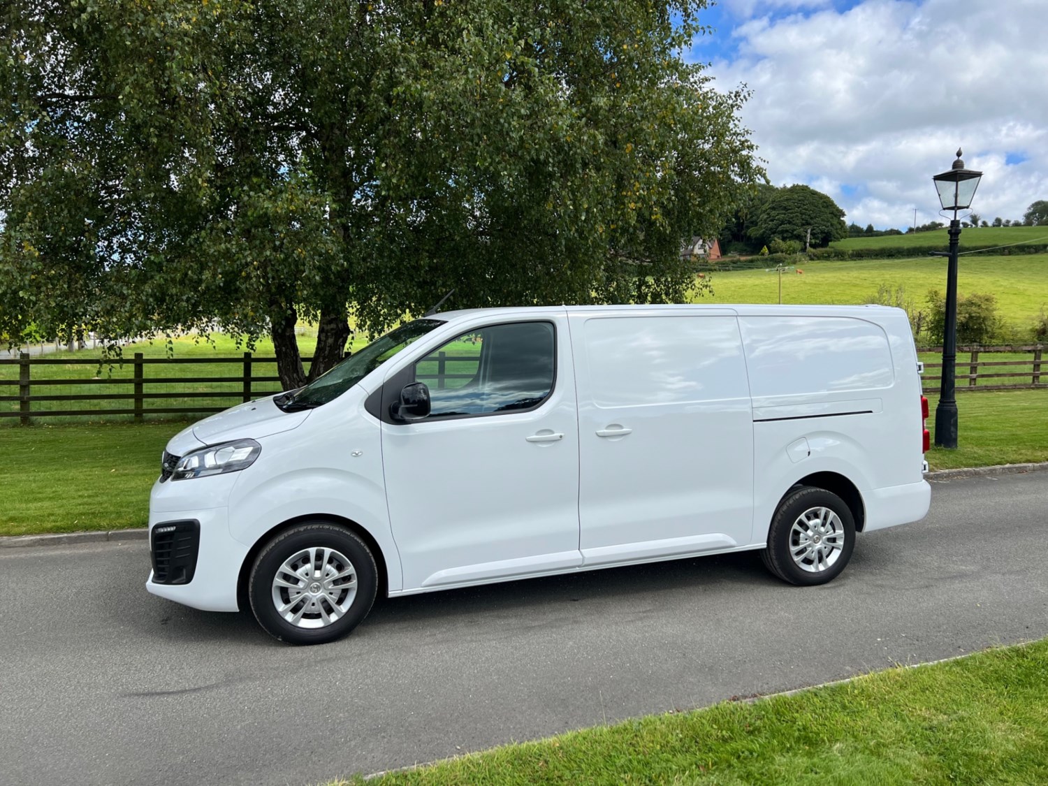 Vauxhall Vivaro Listing Image