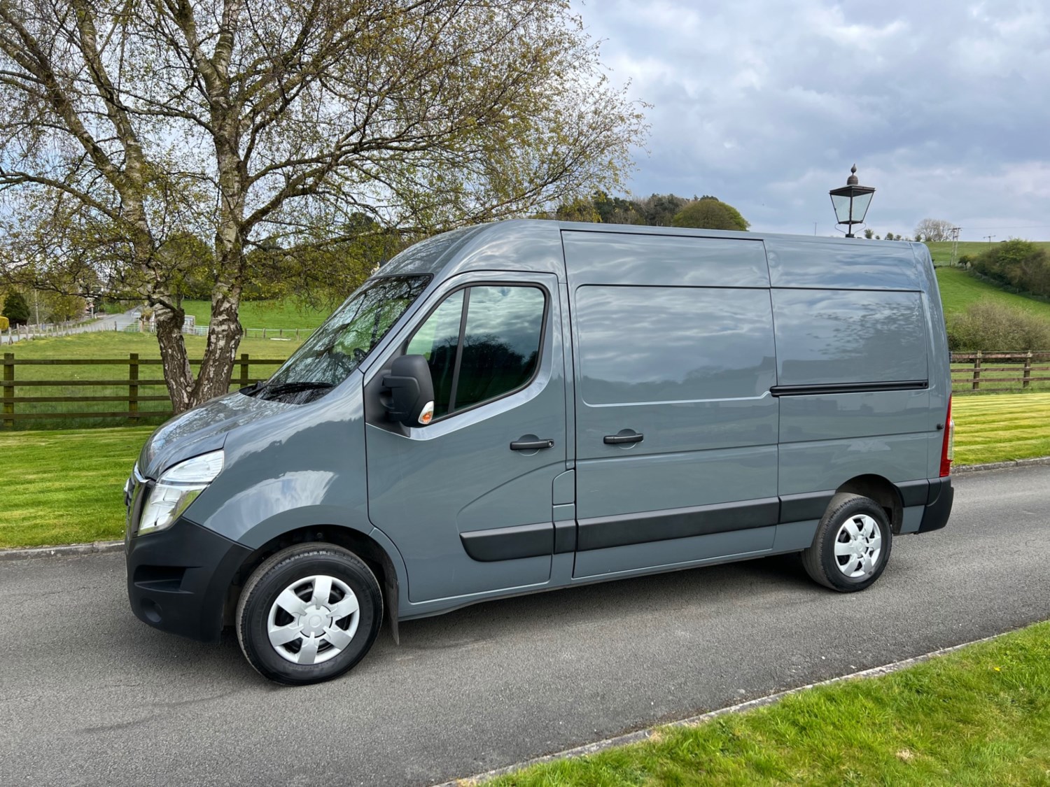 Nissan Interstar Listing Image