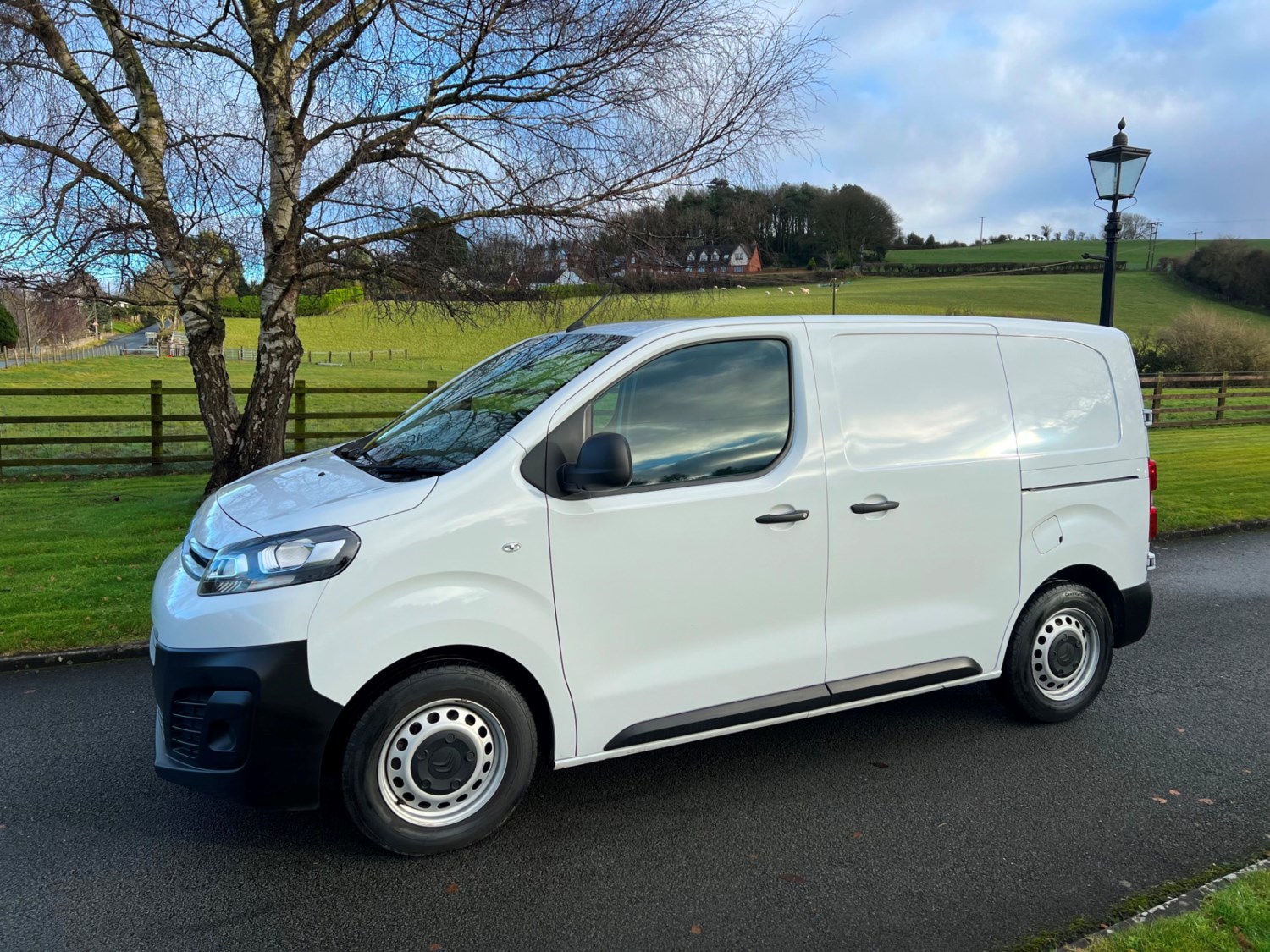 Citroen Dispatch Listing Image