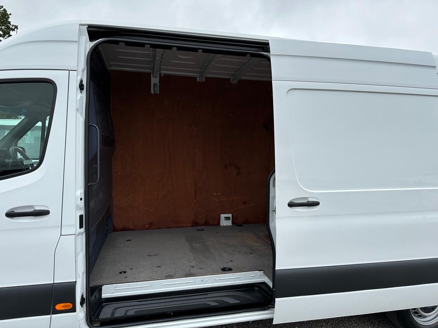 Mercedes-Benz Sprinter Listing Image