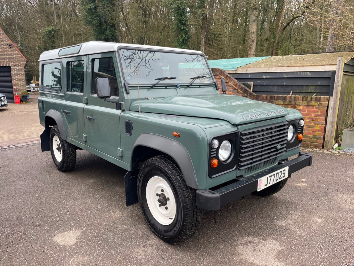 Land Rover Defender Listing Image