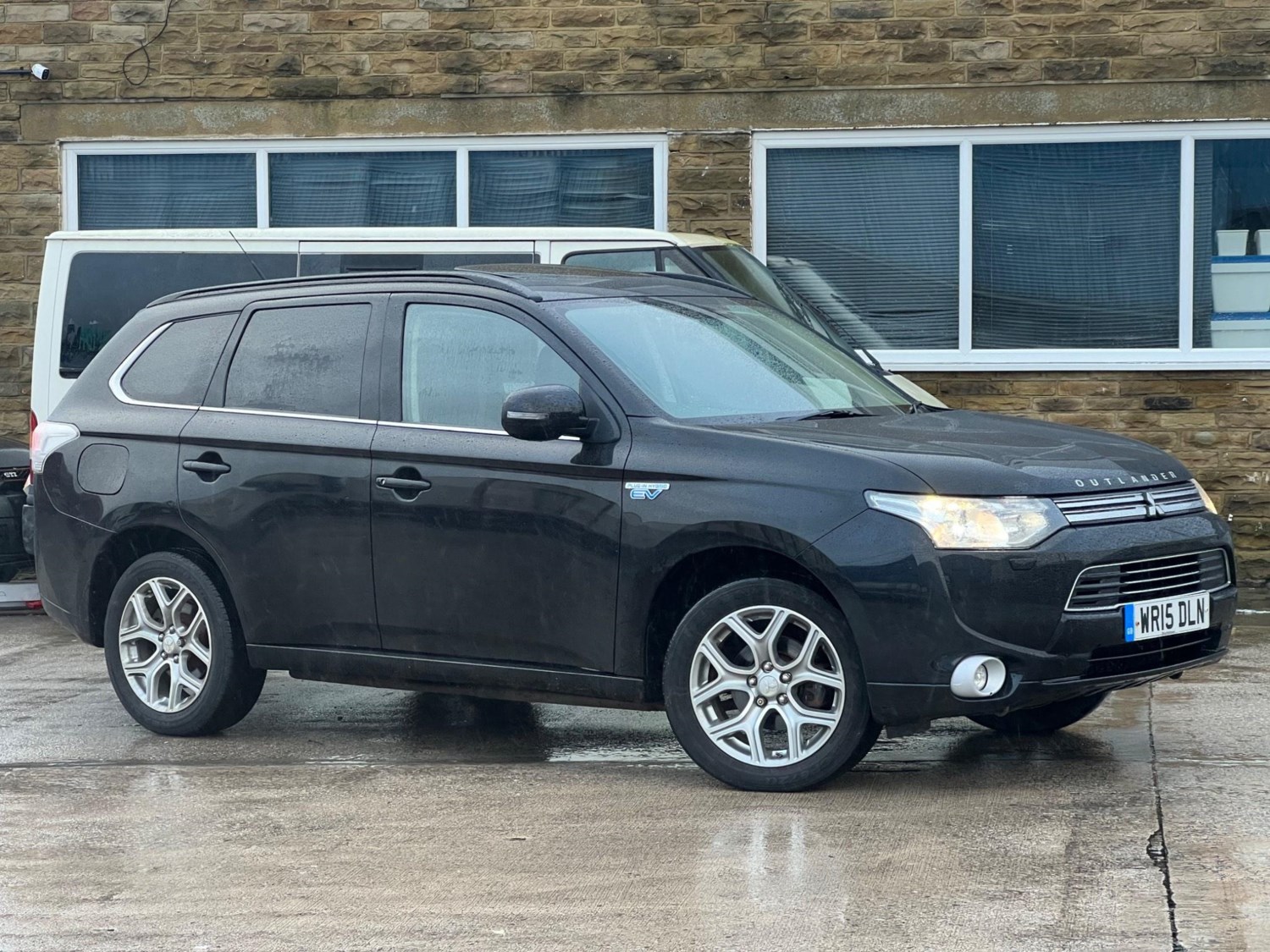 Mitsubishi Outlander Listing Image