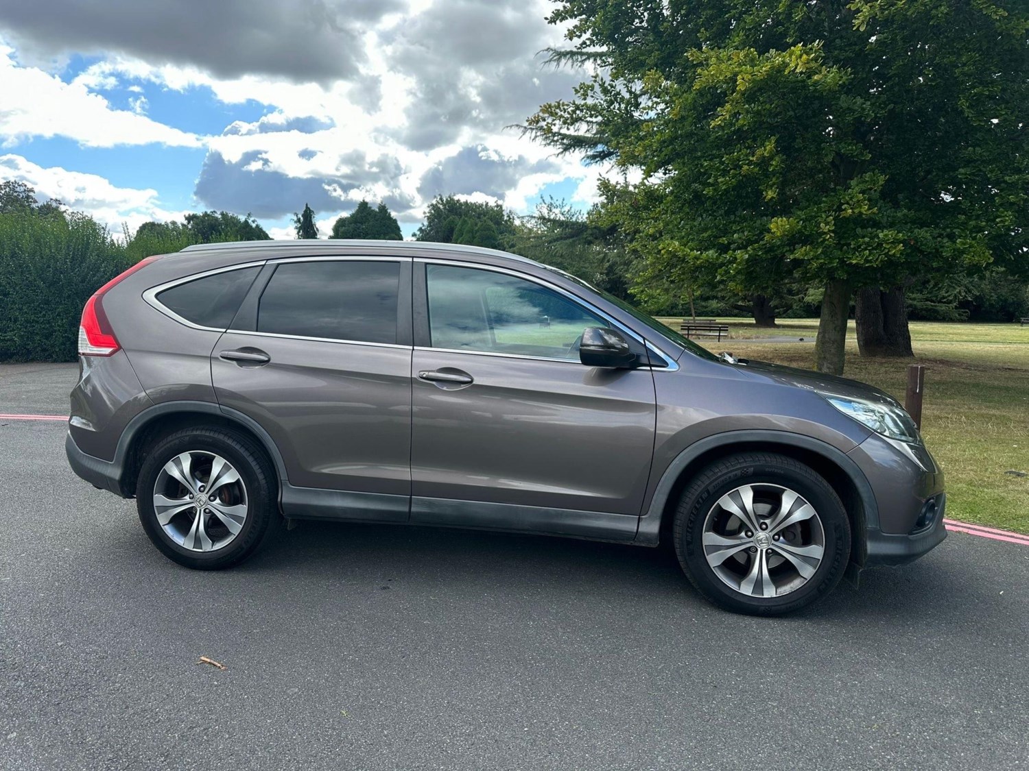 Honda CR-V Listing Image