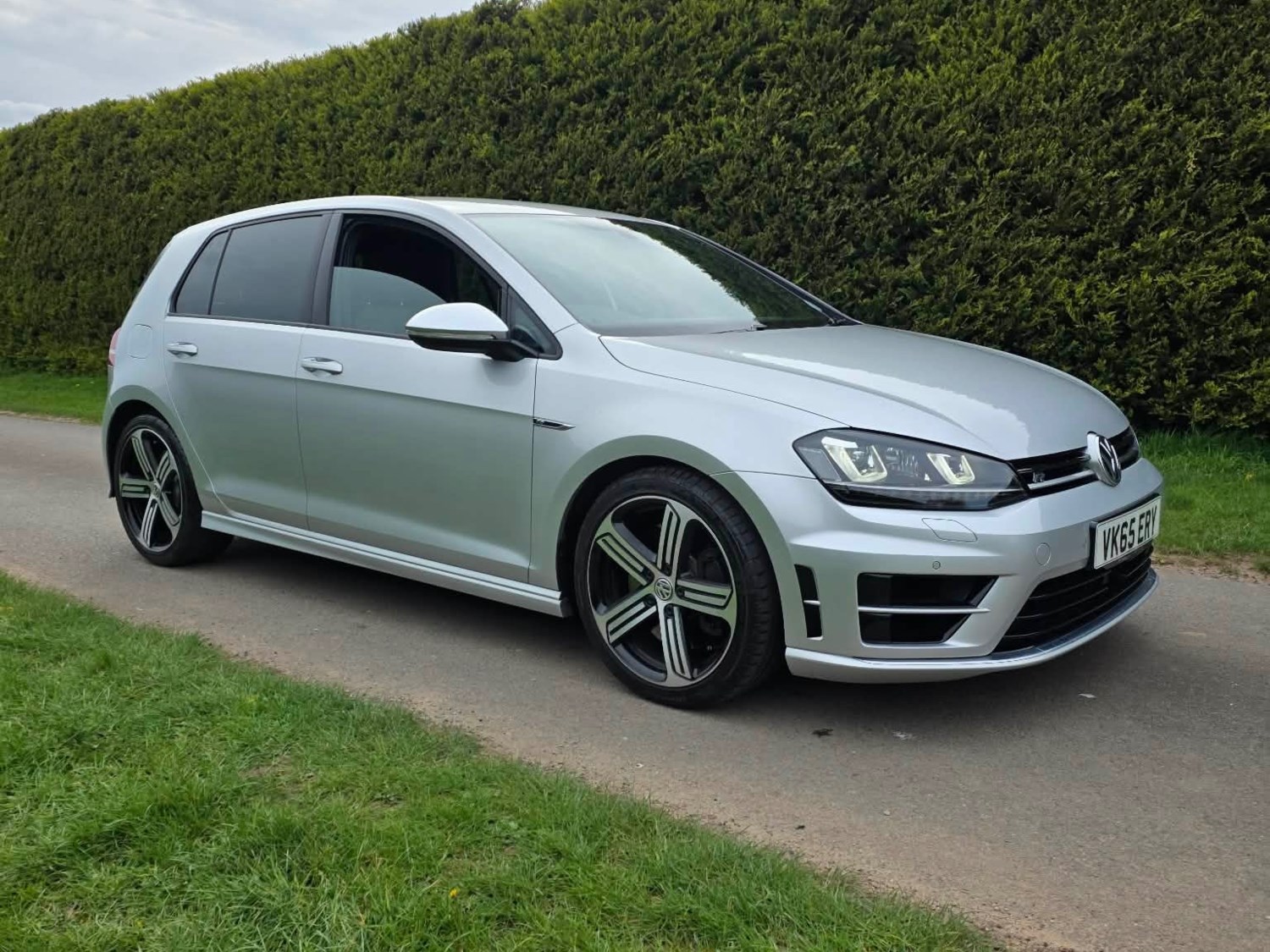 Volkswagen Golf 2.0 TSI R 5dr