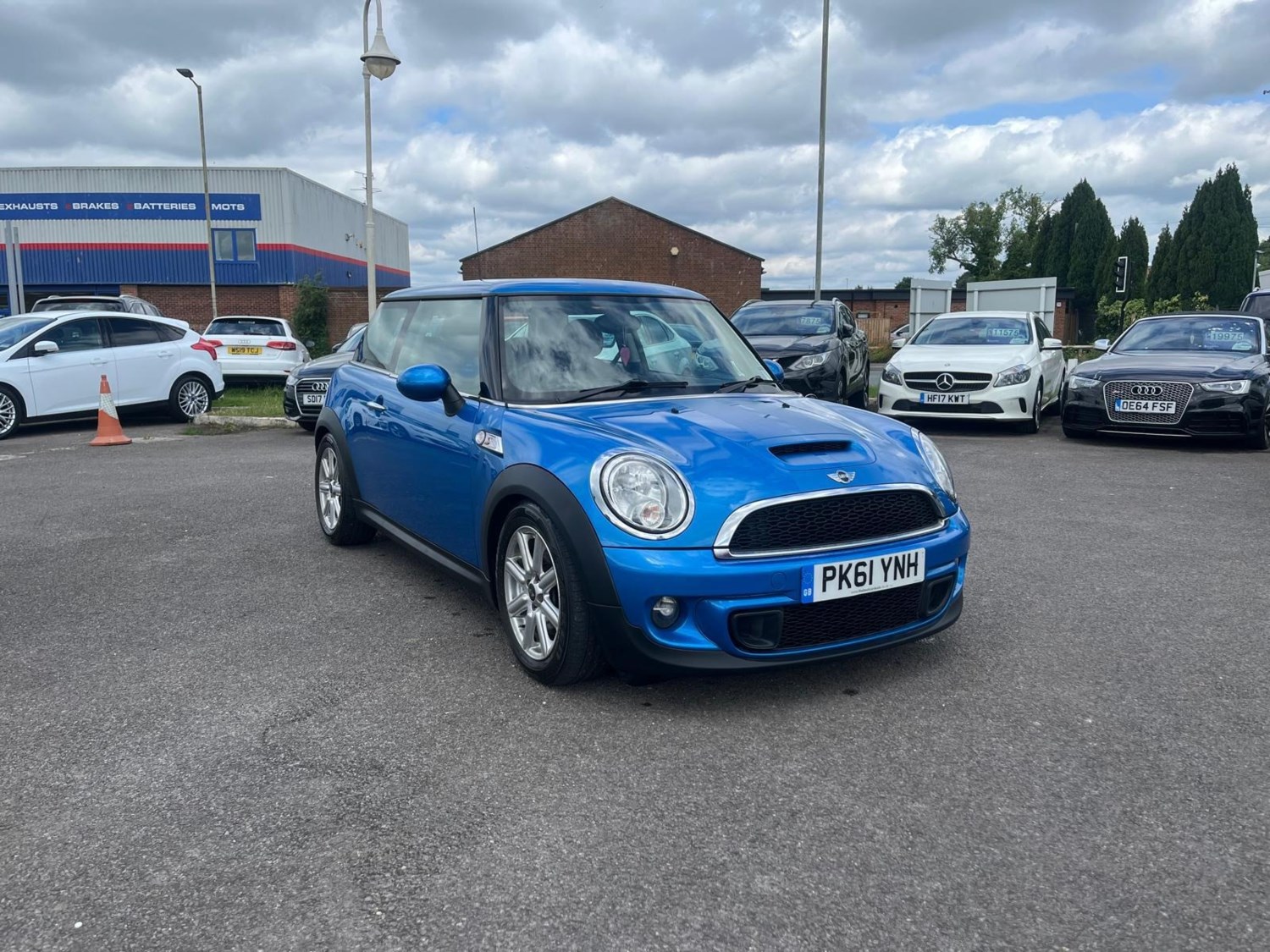 MINI Hatch Listing Image