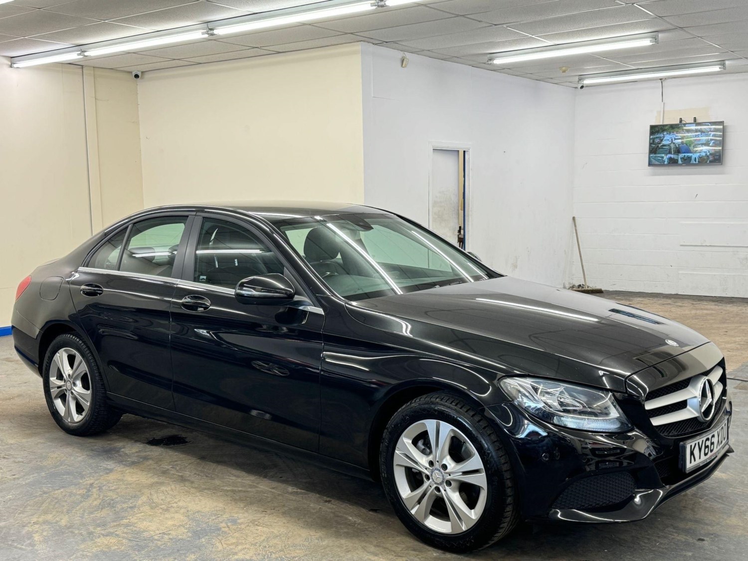 Mercedes-Benz C-Class Listing Image