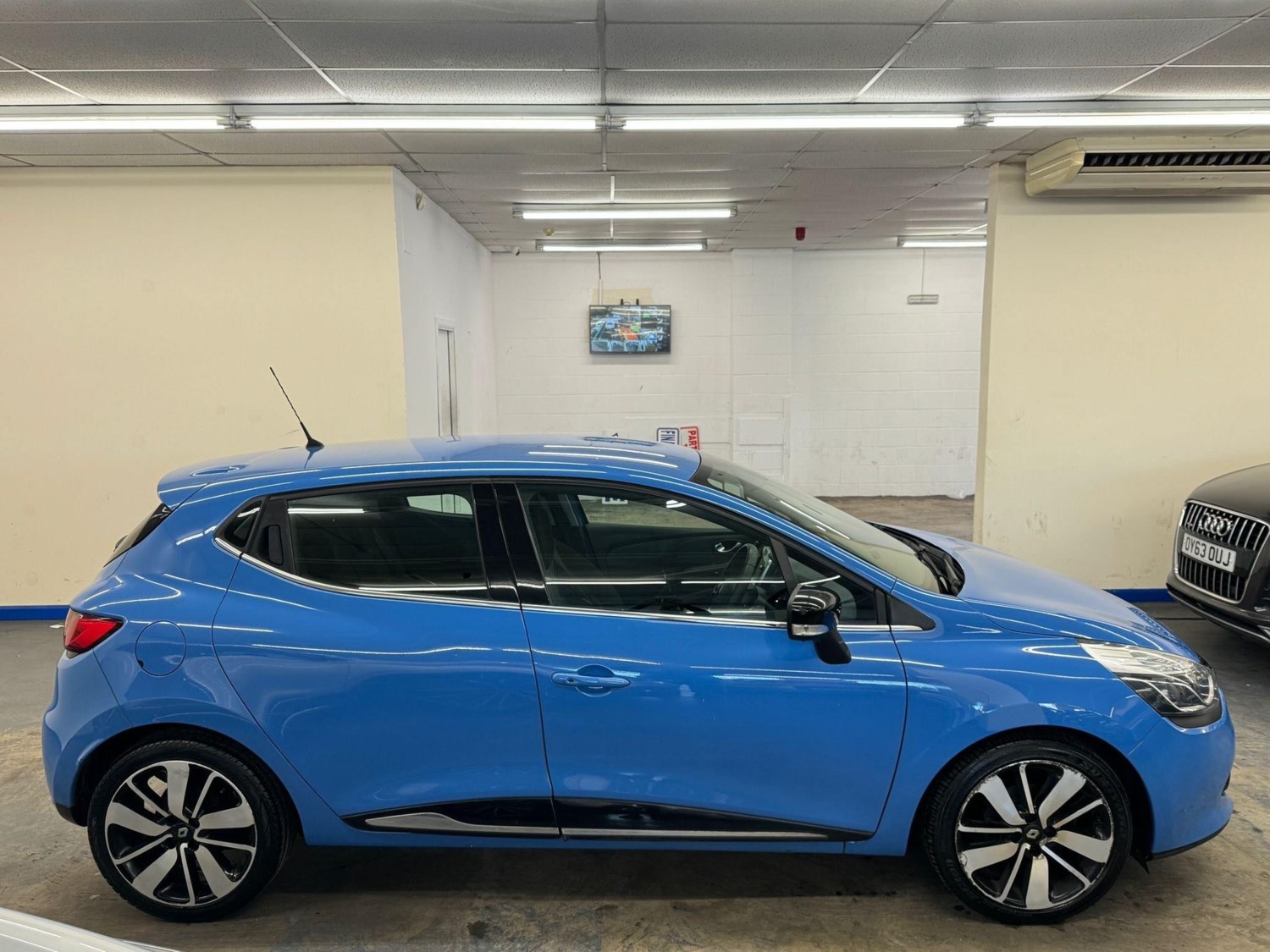 Renault Clio Listing Image