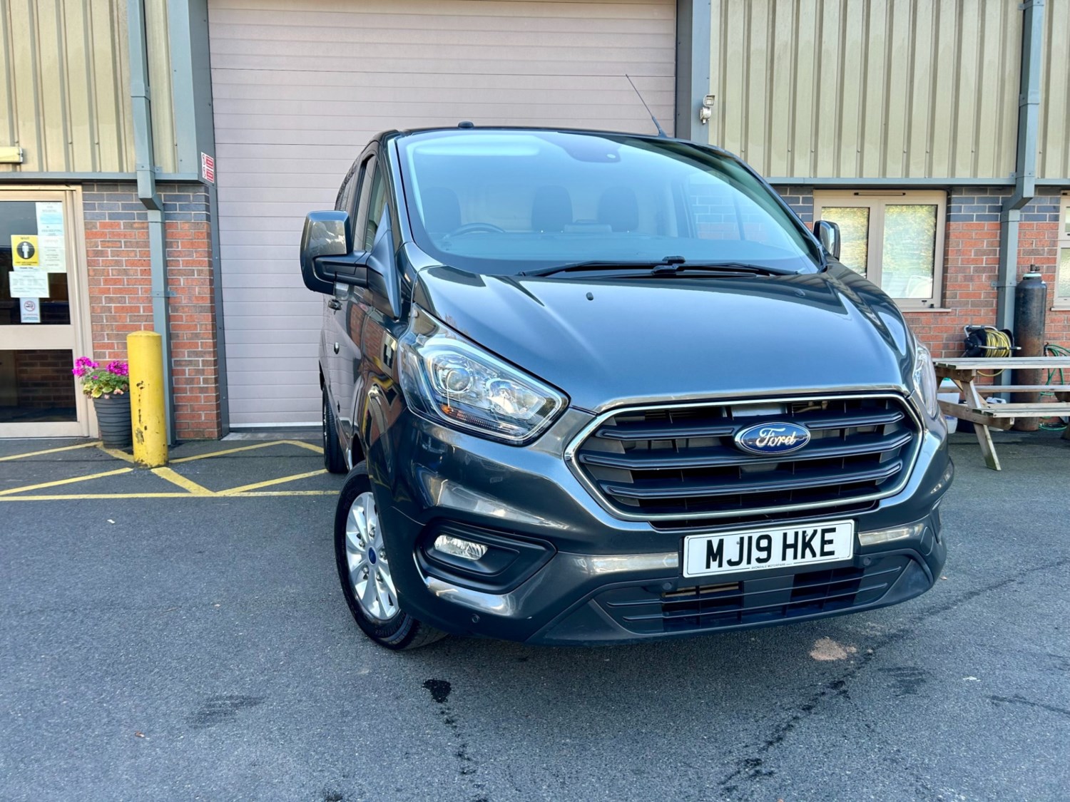 Ford Transit Custom Listing Image