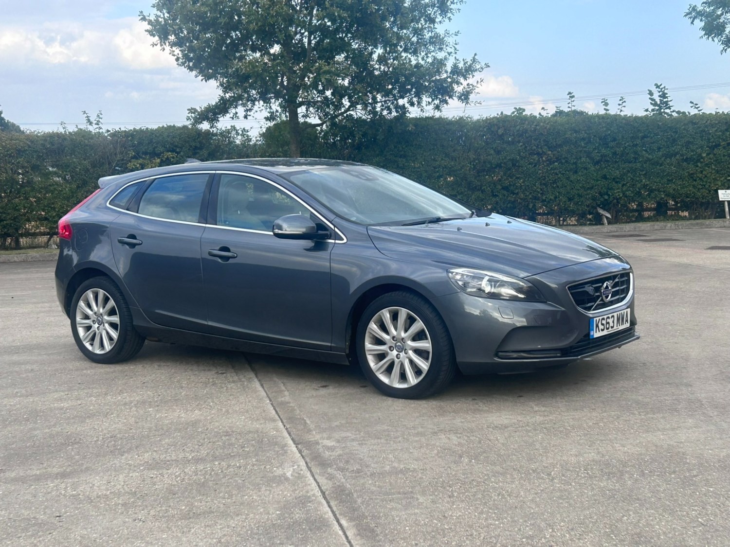 Volvo V40 Listing Image