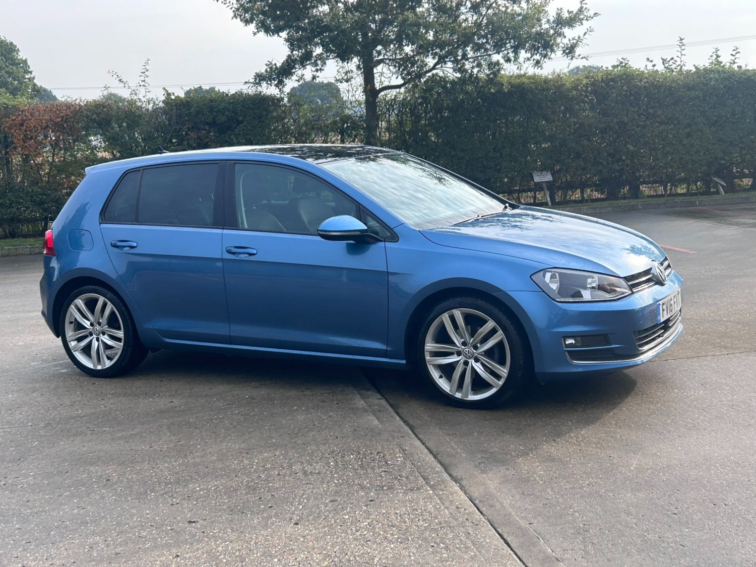 Volkswagen Golf Listing Image