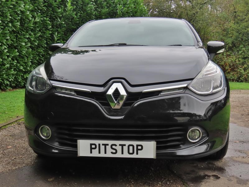 Renault Clio Listing Image