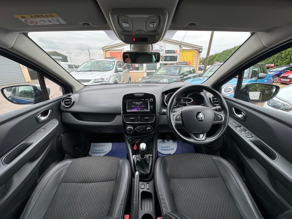 Renault Clio Listing Image