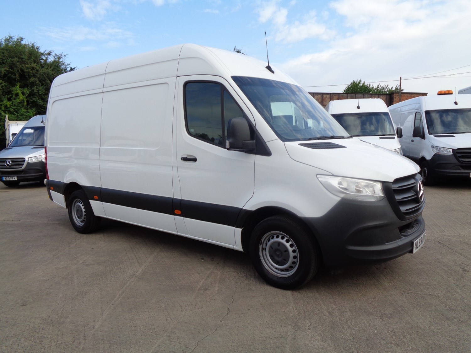 Mercedes-Benz Sprinter Listing Image