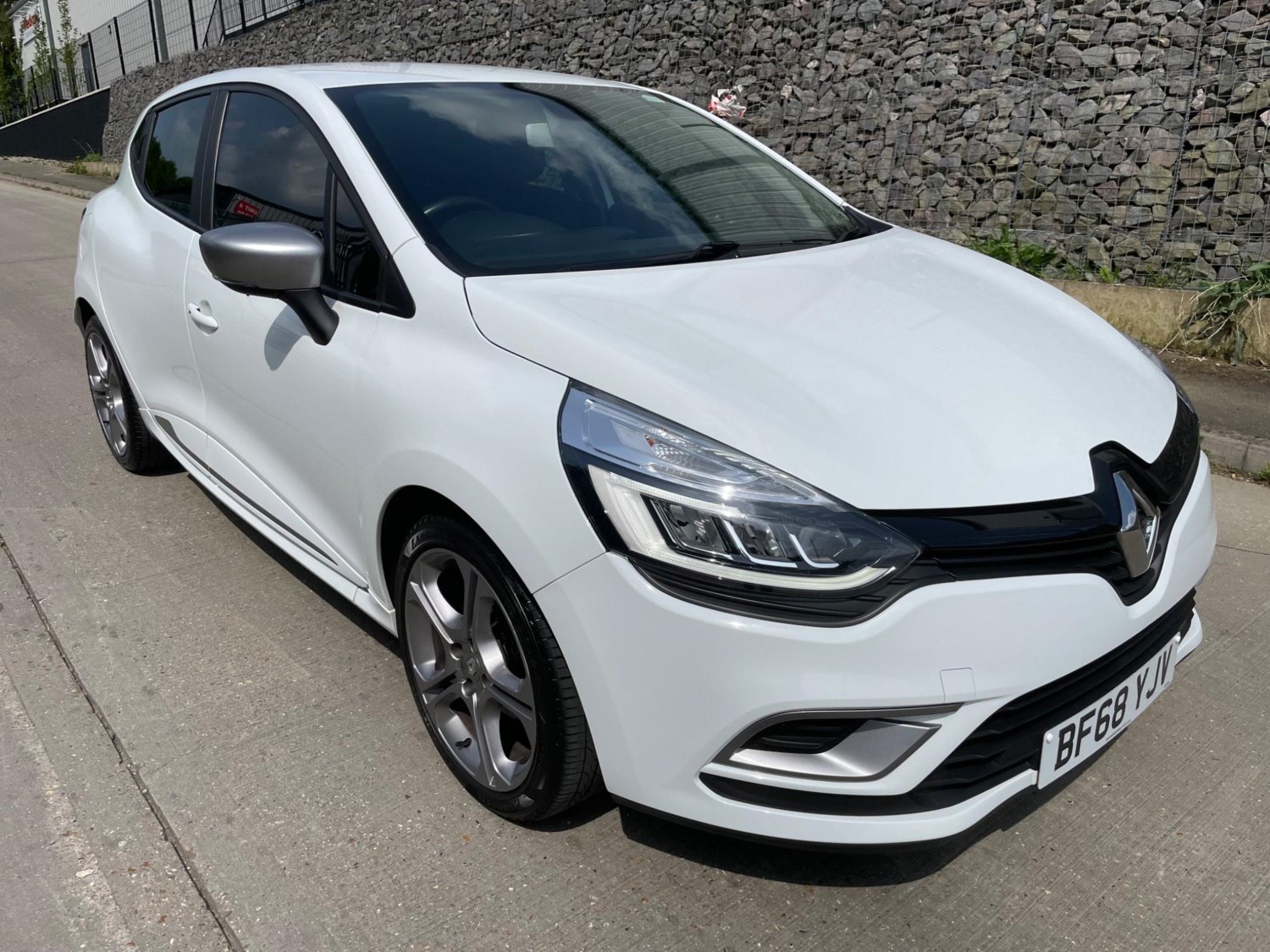 Renault Clio Listing Image