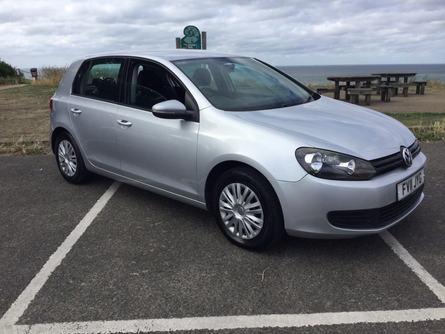 Volkswagen Golf Listing Image