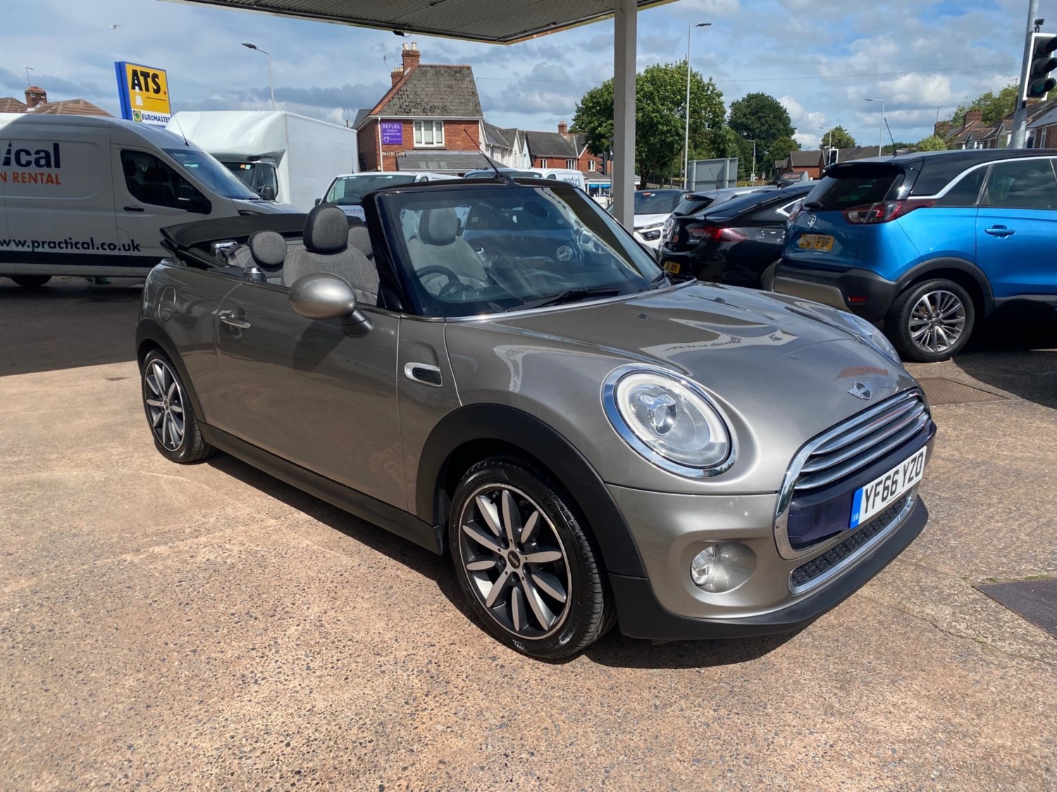 MINI Convertible Listing Image