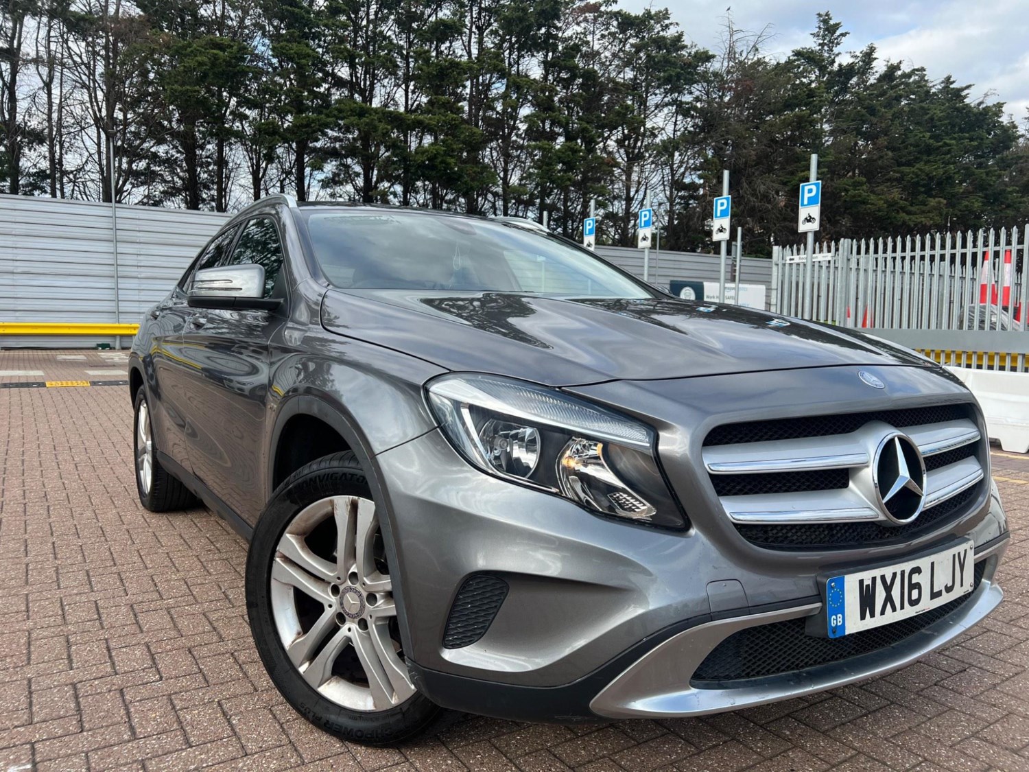 Mercedes-Benz GLA Listing Image