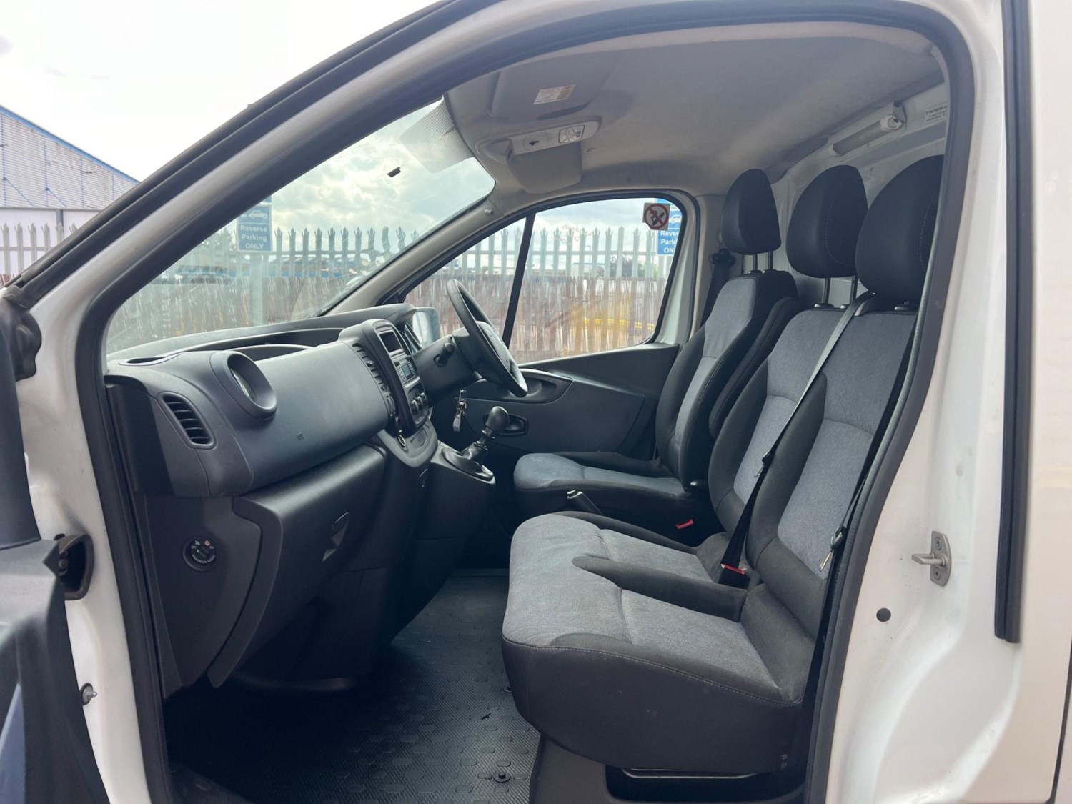 Vauxhall Vivaro Listing Image