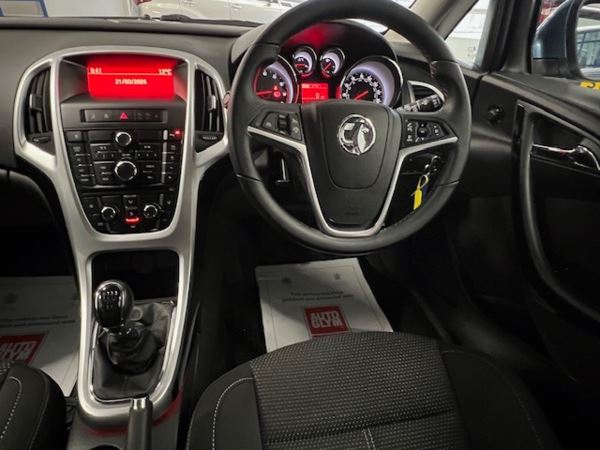 2015 (64) Vauxhall Astra 1.6i 16V SRi 5dr For Sale In Montrose, Angus