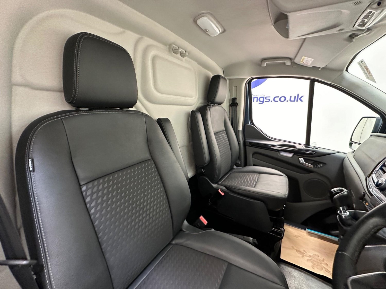 Ford Transit Custom Listing Image