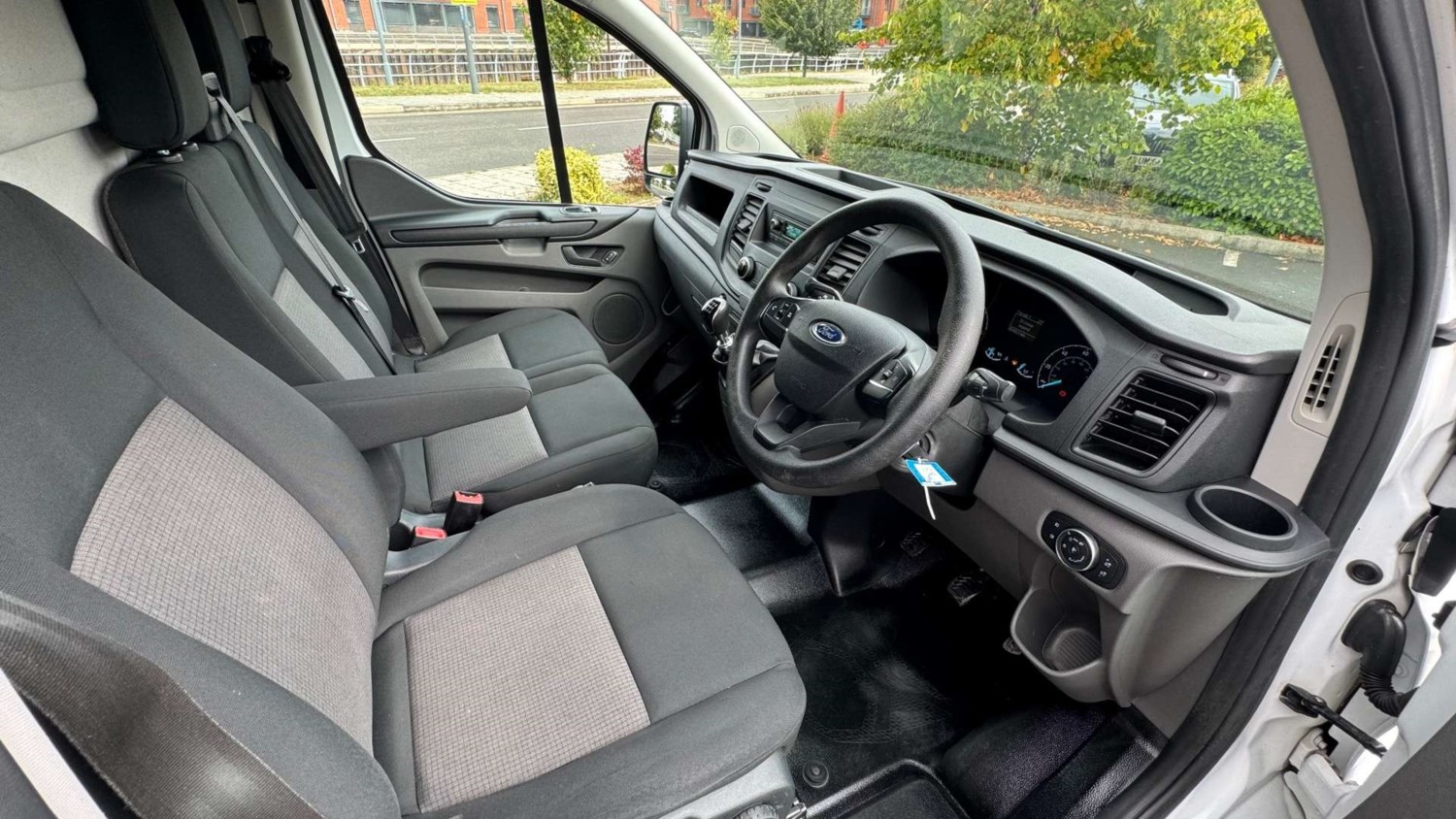 Ford Transit Custom Listing Image