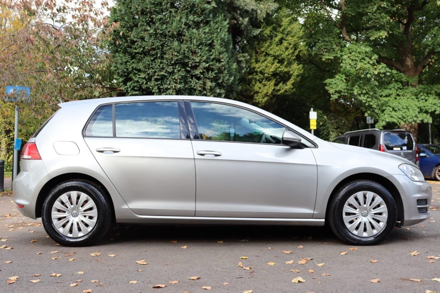 Volkswagen Golf Listing Image